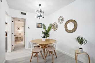 4658 Bougainvilla Dr in Lauderdale-by-the-Sea, FL - Building Photo - Building Photo