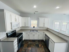 3819 Fircrest Dr in Charlotte, NC - Foto de edificio - Building Photo