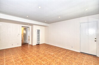 250 Cliff Dr, Unit 8 in Laguna Beach, CA - Foto de edificio - Building Photo