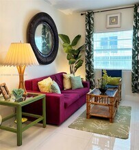 335 Ocean Dr in Miami Beach, FL - Building Photo - Building Photo