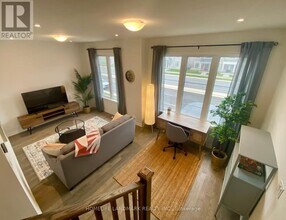 1368 William Halton Pkwy in Oakville, ON - Building Photo - Building Photo