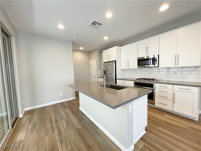 11695 Hamilton Lk Ave in Las Vegas, NV - Building Photo - Building Photo