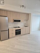 2501 Saw Whet Blvd. in Oakville, ON - Building Photo