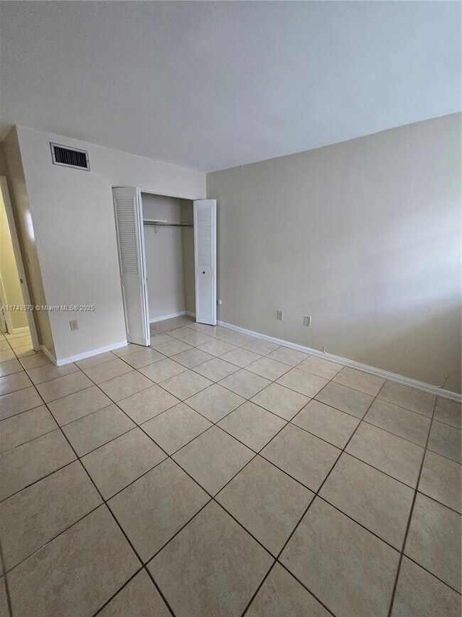 850 NW 87th Ave in Miami, FL - Building Photo - Building Photo