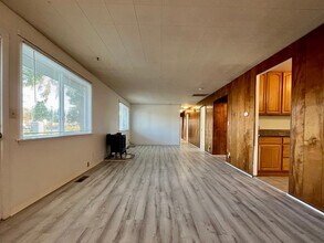 2807 NE 16th St in Renton, WA - Building Photo - Building Photo