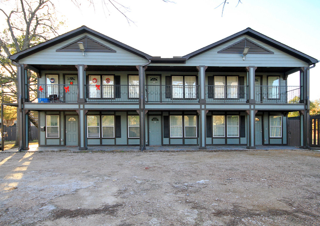 Houston Heights in Houston, TX - Building Photo