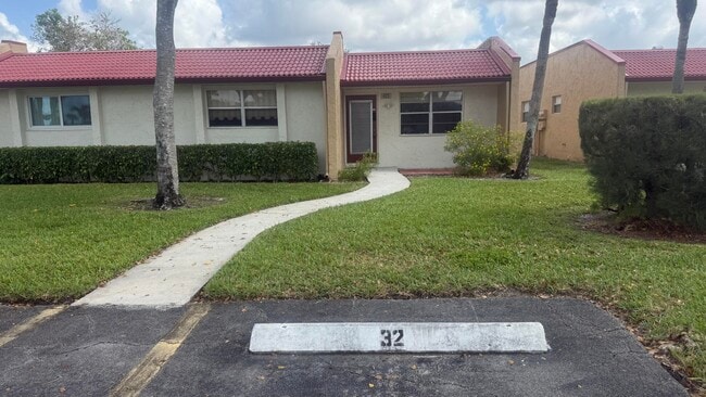 property at 425 Lake Helen Dr