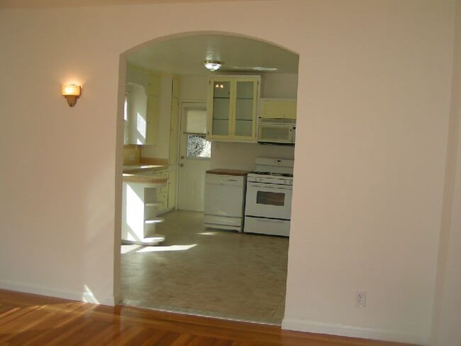 2204 Castro St in Martinez, CA - Building Photo - Building Photo