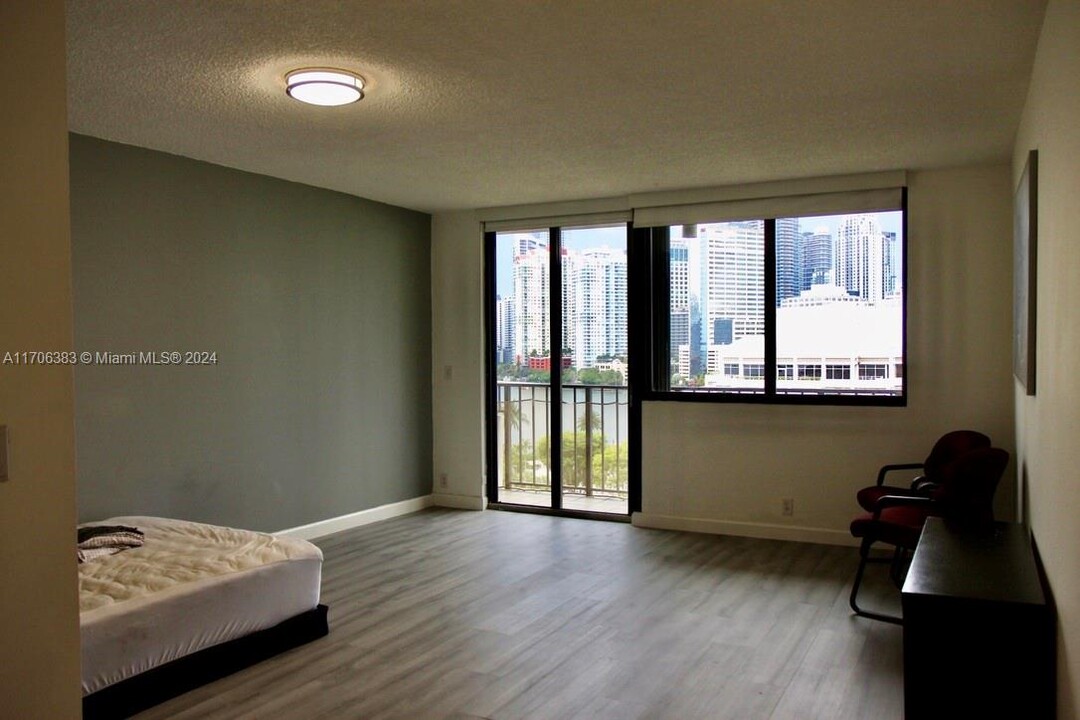 520 Brickell Key Dr, Unit A1017 in Miami, FL - Foto de edificio