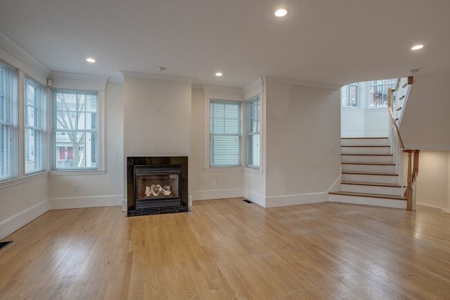 15 Valentine St, Unit 3 in Cambridge, MA - Building Photo - Building Photo