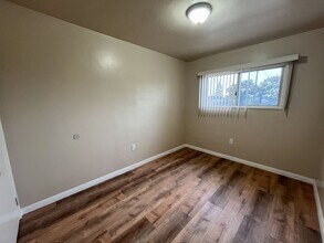 1135 W 90th St in Los Angeles, CA - Foto de edificio - Building Photo