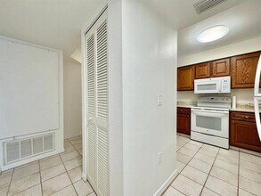 5537 Sea Forest Dr in New Port Richey, FL - Building Photo - Building Photo