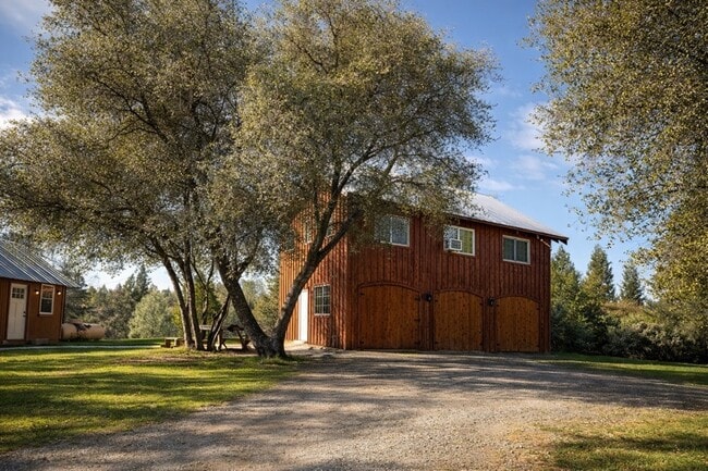 property at 20250 Vineyard Ln