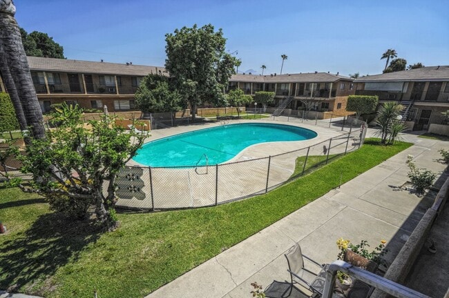 Dudley Manor in Pomona, CA - Building Photo - Building Photo