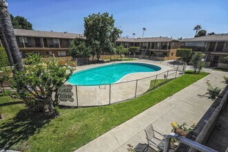 Dudley Manor in Pomona, CA - Foto de edificio - Building Photo