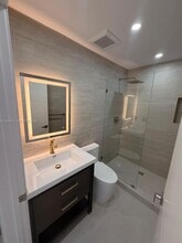 2436 SW 7th St in Miami, FL - Building Photo - Building Photo