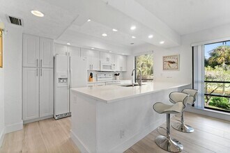 655 Brackenwood Cove in Palm Beach Gardens, FL - Building Photo - Building Photo