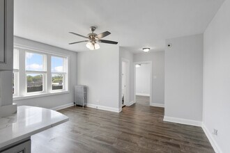 1521 W Sherwin Ave in Chicago, IL - Building Photo - Building Photo