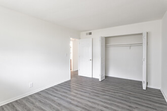 Mercury West Apartments in Hampton, VA - Building Photo - Interior Photo