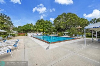 3970 Oaks Clubhouse Dr in Pompano Beach, FL - Building Photo - Building Photo