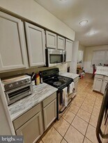 212 Nottingham Ct in Chester Heights, PA - Building Photo