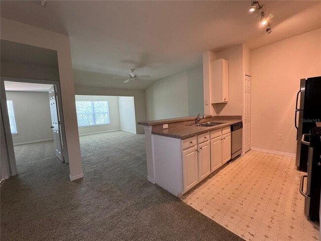 5459 Vineland Rd in Orlando, FL - Building Photo - Building Photo