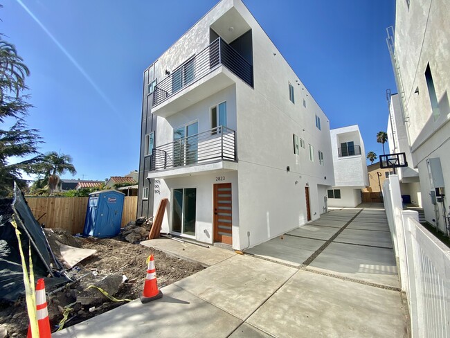 2823 Virginia Rd in Los Angeles, CA - Building Photo - Building Photo