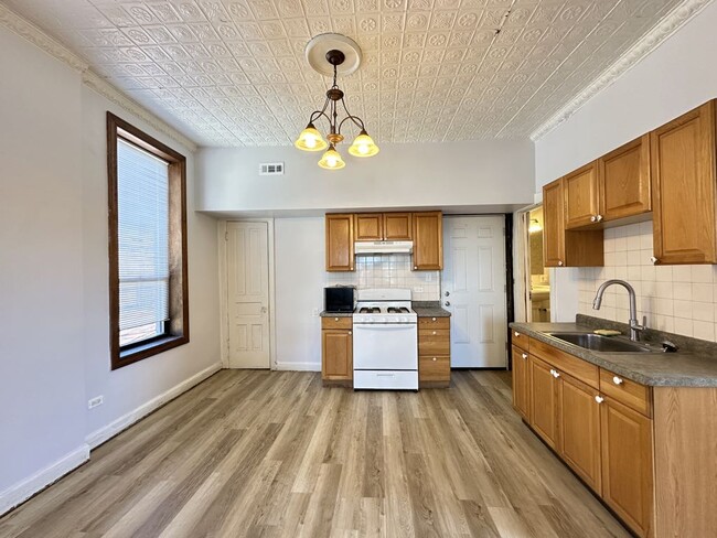 2347 W 24th Pl, Unit R3 in Chicago, IL - Building Photo - Building Photo