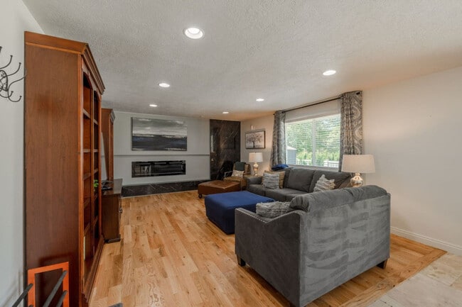property at 9164 Coppercreek Cir
