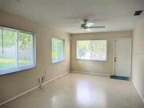 85 Horton Cir in Sarasota, FL - Building Photo - Building Photo