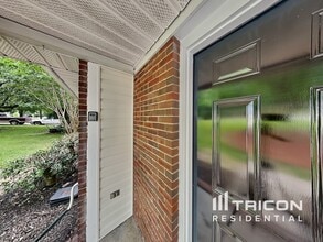 6631 Flat Rock Dr in Charlotte, NC - Foto de edificio - Building Photo