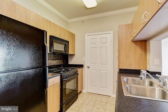 19611 Galway Bay Circle, Unit 404 in Germantown, MD - Building Photo - Building Photo