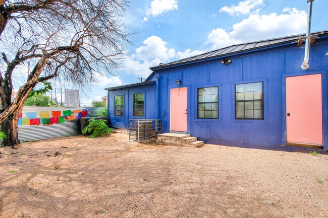 120 Shadrach St in San Antonio, TX - Building Photo - Building Photo