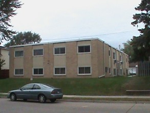 133 12th Ave N in South St. Paul, MN - Foto de edificio - Building Photo