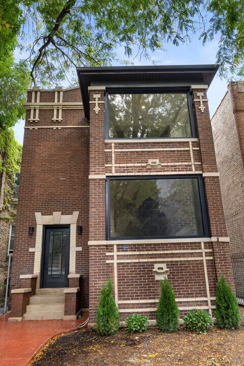 4437 N Whipple St in Chicago, IL - Building Photo