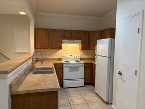 5007 Summit Wood in San Antonio, TX - Building Photo - Building Photo