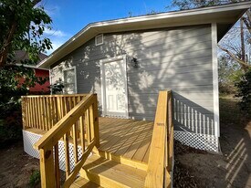 676 W Robertson St in San Benito, TX - Building Photo