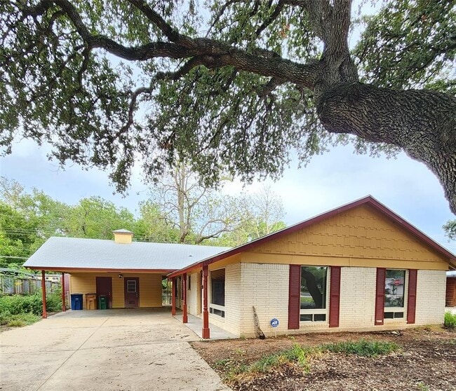 property at 1912 Ridgemont Dr