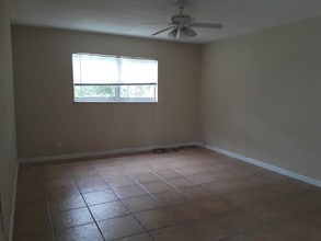 7421 Kimberly Blvd-Unit -102c in North Lauderdale, FL - Building Photo - Building Photo