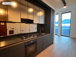 9 DeKalb Ave in Brooklyn, NY - Building Photo - Building Photo