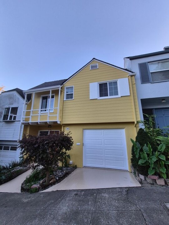255 Molimo Dr in San Francisco, CA - Building Photo