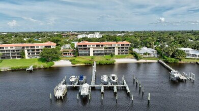 624 SW St Lucie Crescent in Stuart, FL - Building Photo - Building Photo