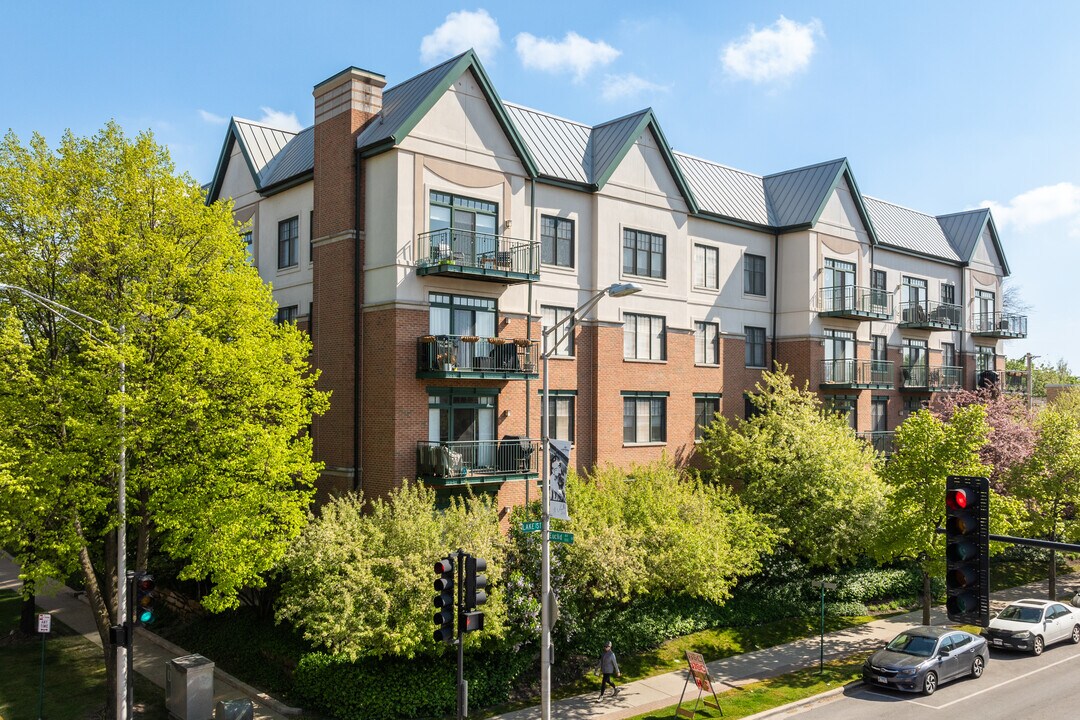 140 N Euclid Ave in Oak Park, IL - Foto de edificio