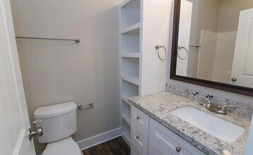 124 Waverly Dr in Bryan, TX - Building Photo - Building Photo