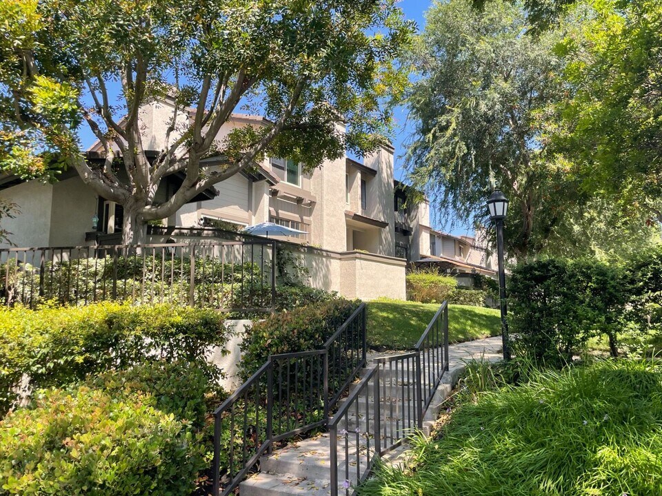 16 Starshine in Irvine, CA - Building Photo