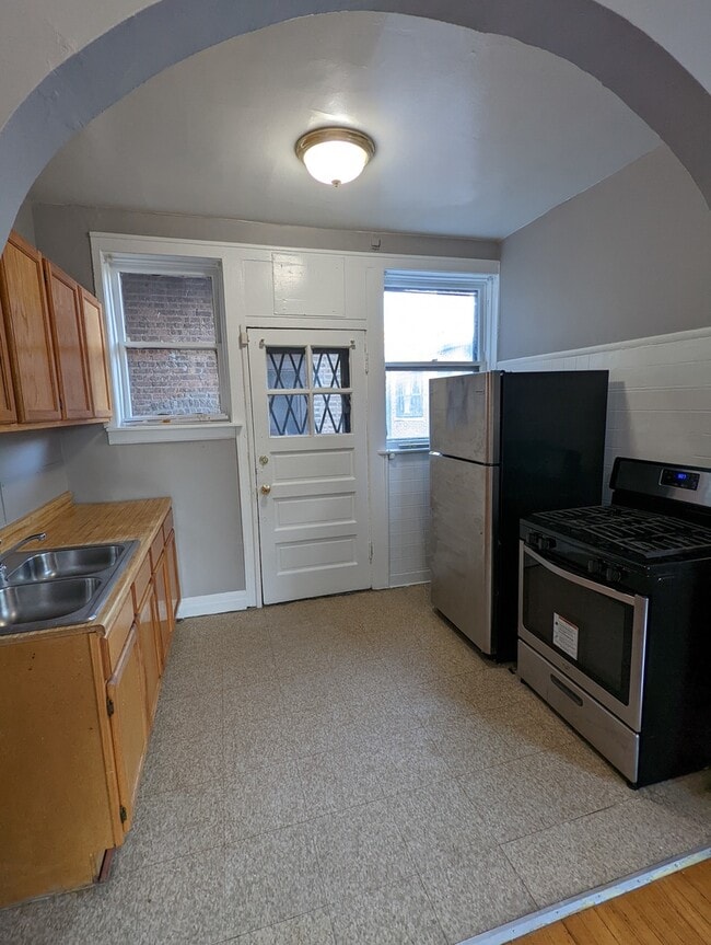 property at 5455 S Everett Ave