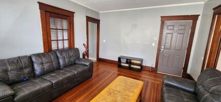 352 Elm St, Unit 2nd fl. in West Haven, CT - Foto de edificio - Building Photo