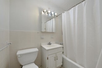 100 Manhattan Ave in Union City, NJ - Building Photo - Building Photo