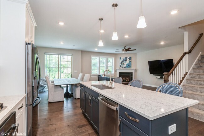 53 Woodland Trail in Lincolnshire, IL - Building Photo - Building Photo
