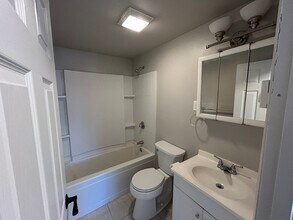 71 American Legion Hwy in Westport, MA - Building Photo - Building Photo
